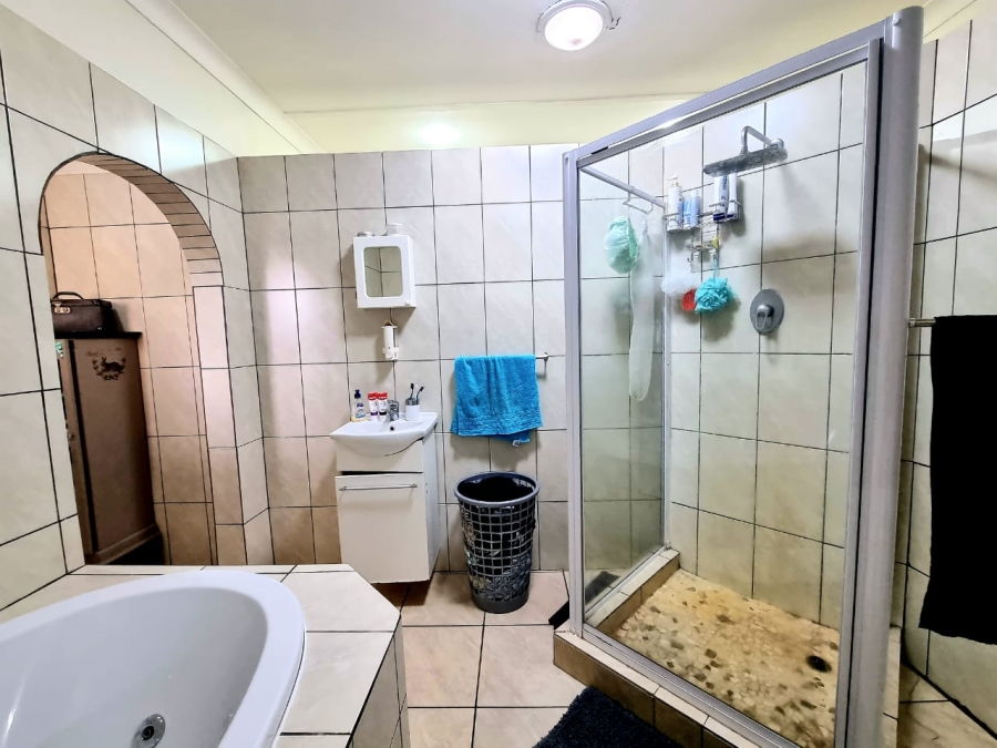 3 Bedroom Property for Sale in Rhodesdene Northern Cape
